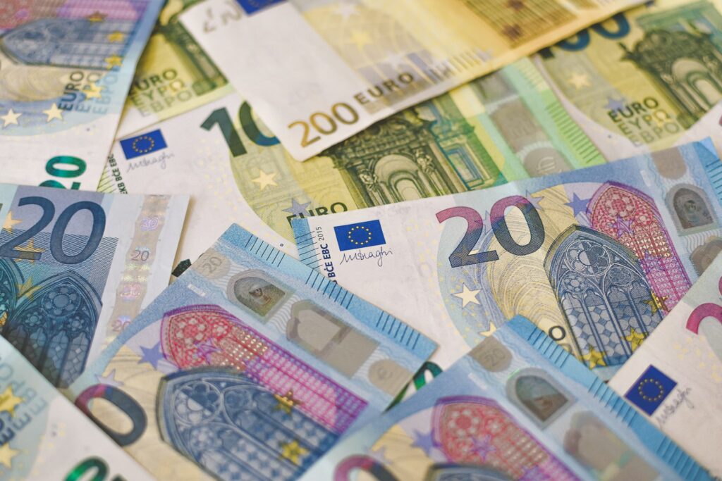 Euro and pound will have a hard year ahead in 2025.